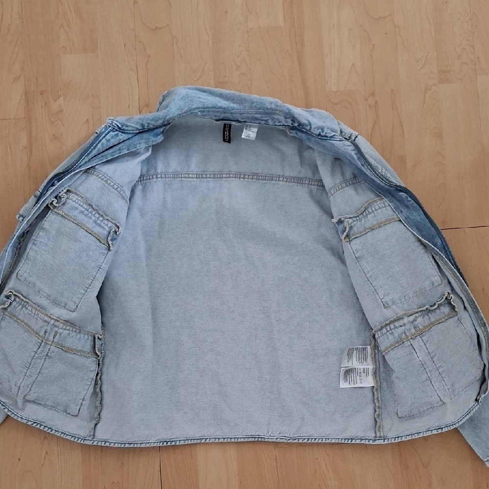 H&M Light Wash Cargo Utility Chore Denim Jacket Size XS - Picture 4 of 5